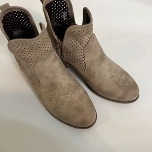 Taupe cowgirl boots